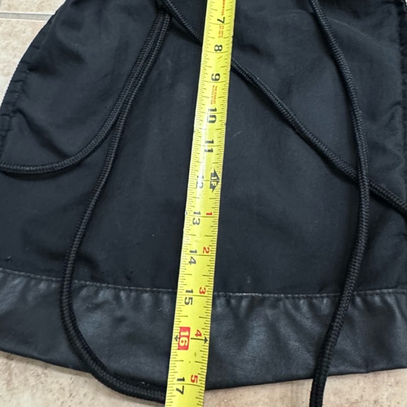 Vintage NIKE Black Small Drawstring Gym Bag Backpack - Picture 4 of 5